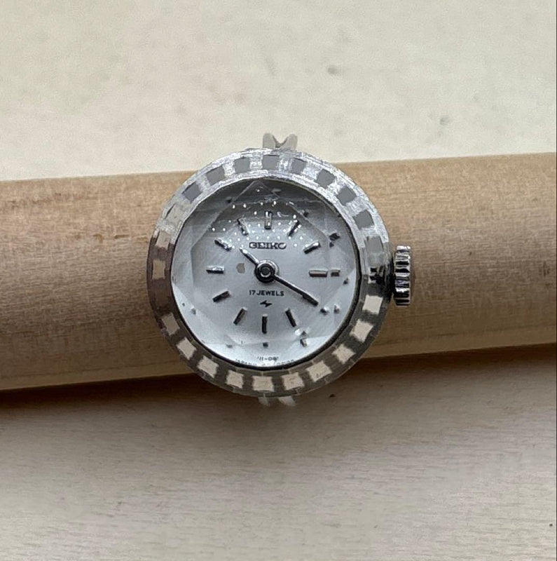 SEIKO 11-0290 Manual Wind Working Ring Watch 14mm Case Cut Glass Free Size