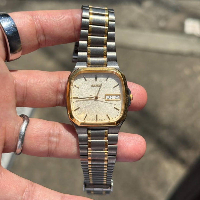 Seiko Titanium DayDate Quartz Analog TV Screen Watch