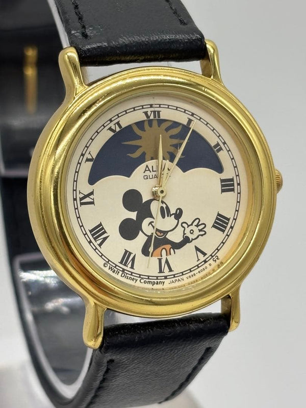 SEIKO ALBA Mickey Mouse V535-6A10 Quartz Moon Phase White Dial 31mm Watch