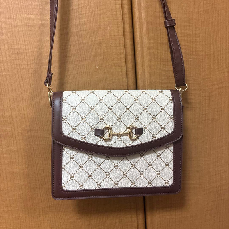 Louis Vuitton Monogram Pattern Brown Shoulder Bag Zip Closure Gold Hardware