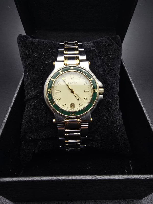 GUCCI 9700M Diver Watch Quartz Date Silver Gold Case Green Gold Bezel Ivory Dial