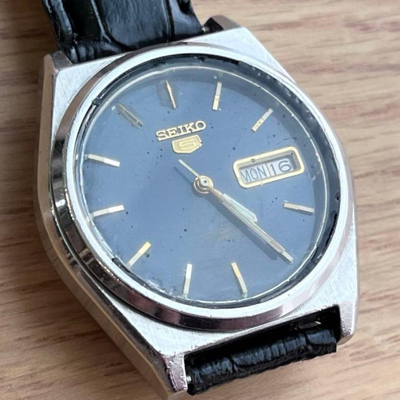 SEIKO 5 7009-876J Mens Automatic Navy Dial Day Date Display Leather Watch
