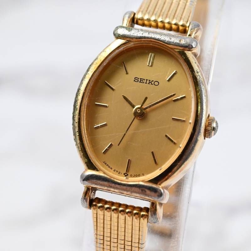 2P21-5D10 Ladies Quartz Oval Watch Two Tone Mesh Bracelet 5.9mm
