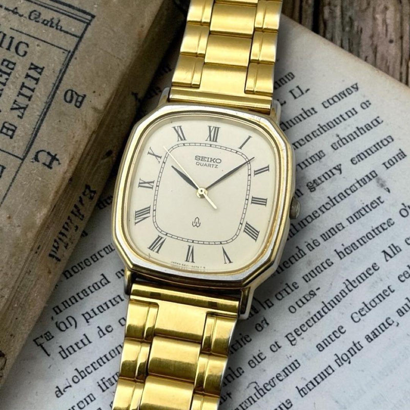 SEIKO 6431-5040 Quartz Gold Tone 29x31mm Ivory Roman Dial Cushion Case Two Tone