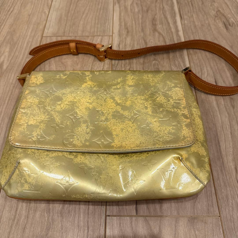 LOUIS VUITTON Monogram Vernis Christie PM Silver Patent Leather Shoulder Bag