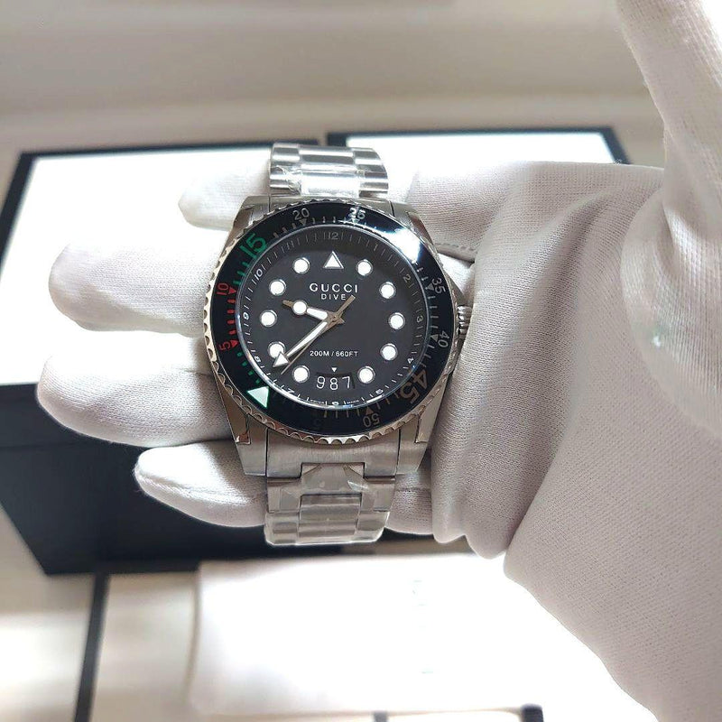GUCCI YA136208 DIVE Mens 45mm Quartz Black Dial Red Green Bezel SS Bracelet