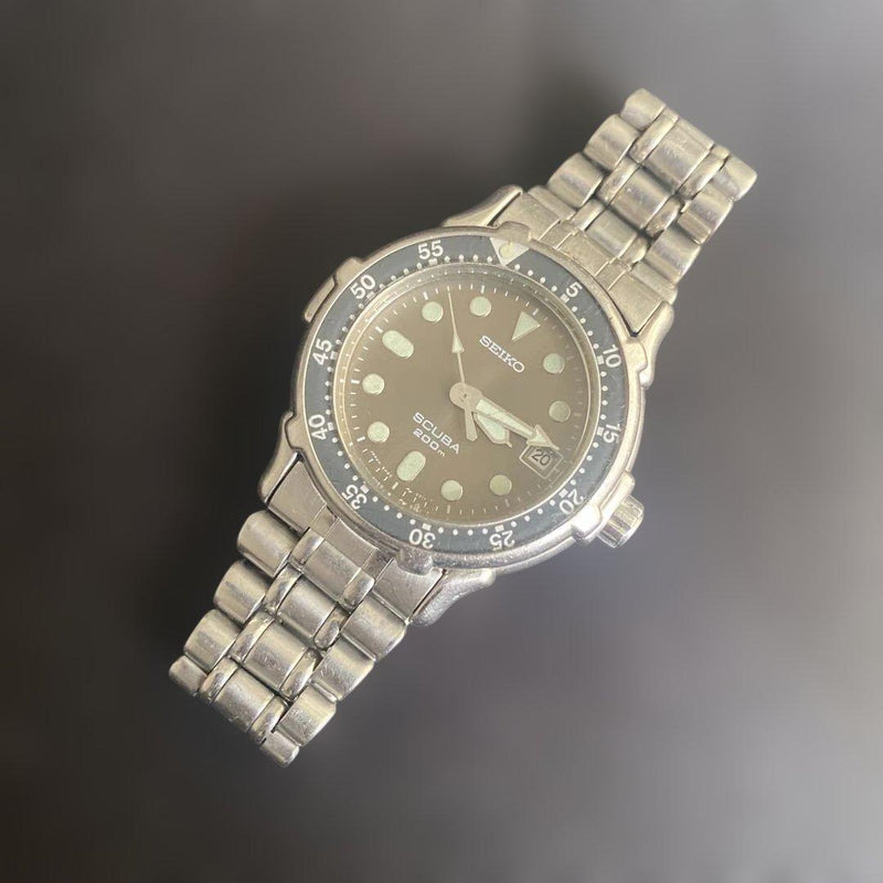 SEIKO 5H25-6030 SCUBA Quartz Gray Dial Mens Diver Wrist Watch 200m Water