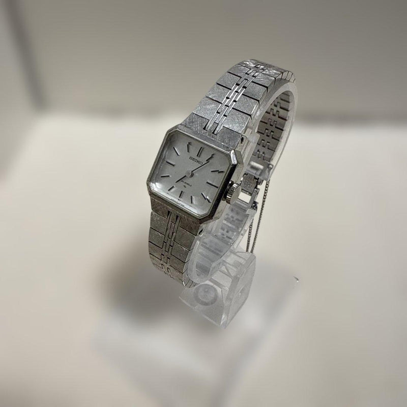 Seiko 17-3330 Manual Winding Mechanical 20 Jewels Square Silver Dial Ladies