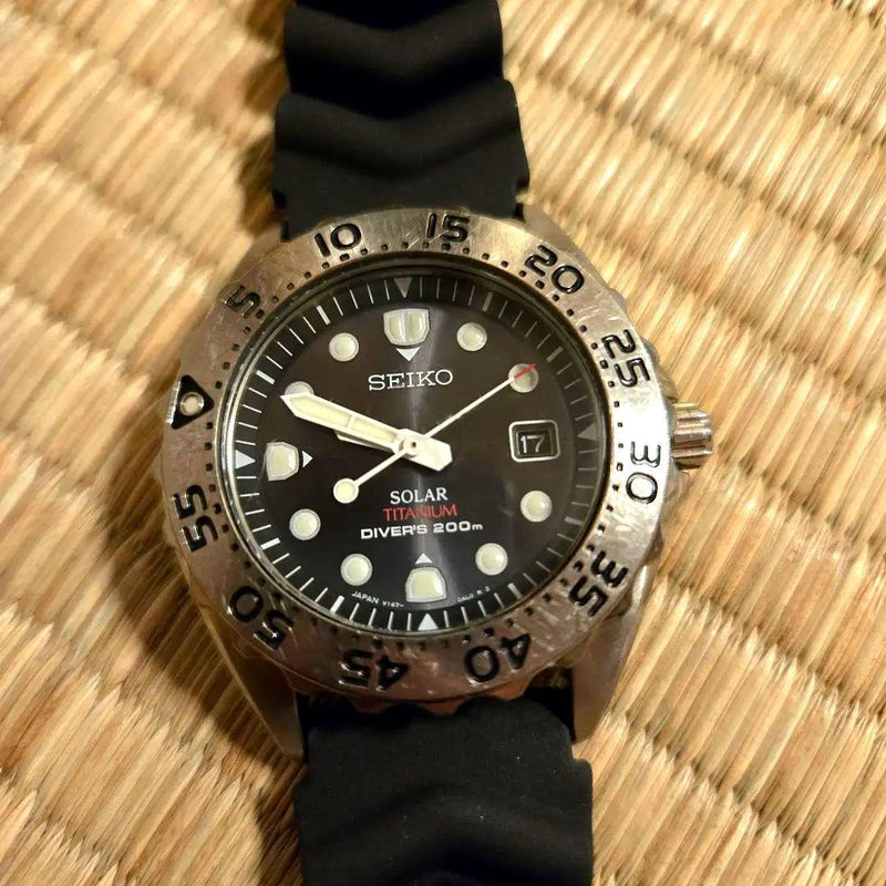 SEIKO Prospex V147-0AG0 Solar Quartz Titanium Air Diver 200m Watch 38.4mm