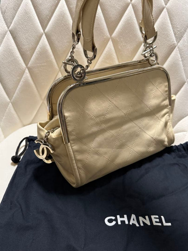 CHANEL 97932 Shoulder Bag Leather Matelasse Ivory Silver Tone Coco Mark