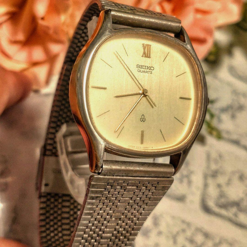 SEIKO Chariot Mens Quartz Watch Gold Dial Roman Numerals Tonneau Case Mesh