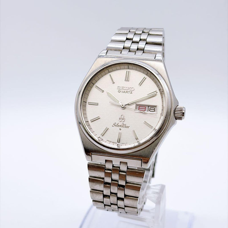 SEIKO SilverWave 8229-700A Quartz Cal.8229 39.38mm Silver Tile Dial 1979 Watch