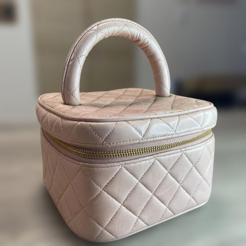 CHANEL Matelassé Quilted Pink Lambskin Gold Hardware Vanity Bag 17x17x11cm