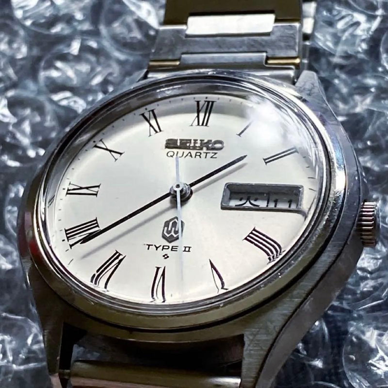 SEIKO Type II Quartz Watch 1976 37mm White Roman Dial Acrylic Day Date