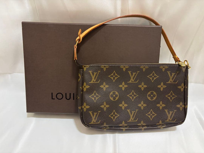 LOUIS VUITTON Pochette Accessoires Handbag Monogram Brown H13 W22 D3cm VI0064