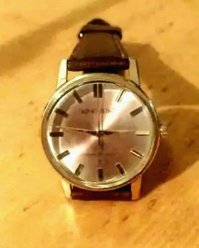 King Seiko 4402-8000 Gold Case Gold Dial Date Manual Wind 25J 35mm Watch