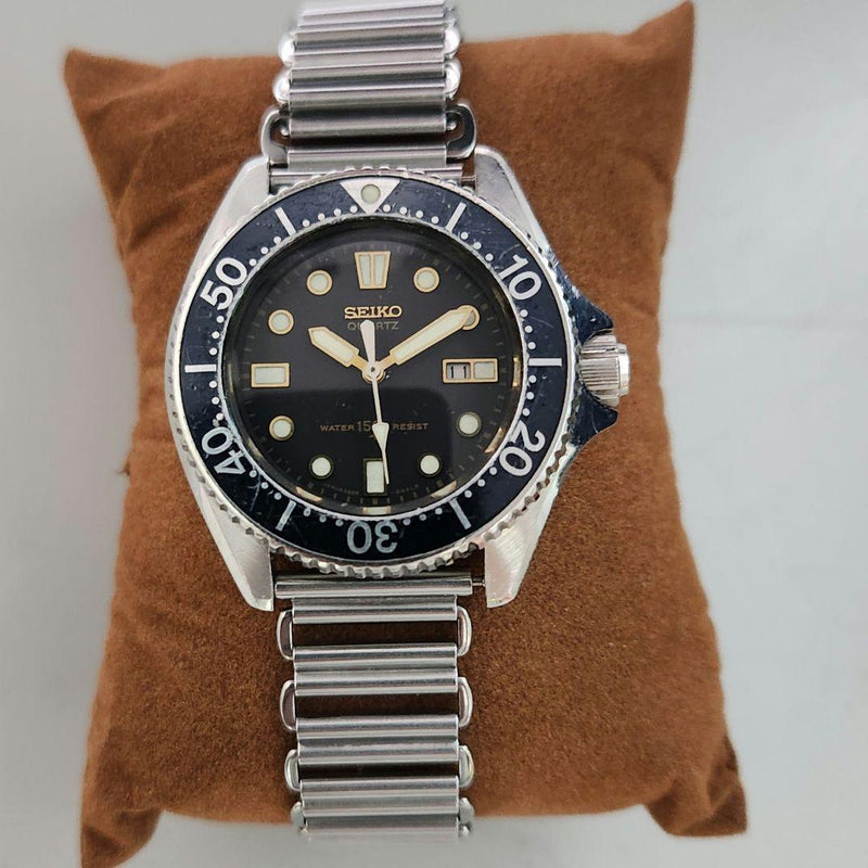 Diver Watch 2625-0010 Quartz 150m 32.5mm Black Dial Navy Bezel 1980