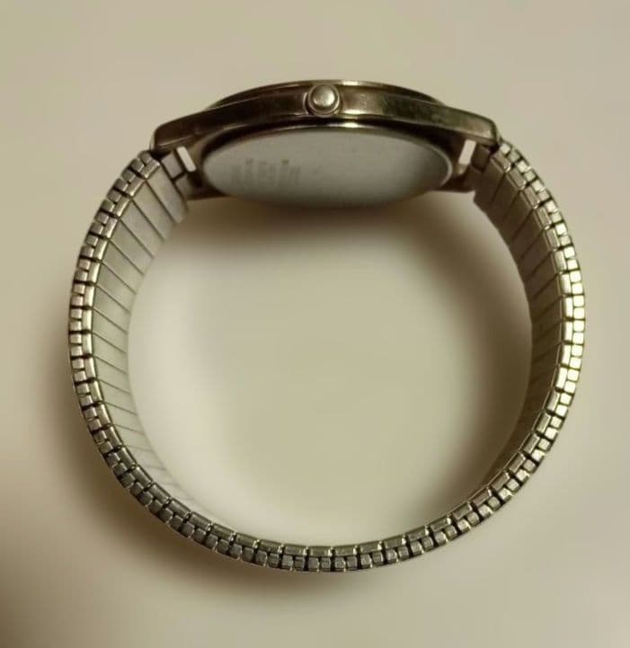 Avenue 7N01-6G60 Quartz Watch Stretch Metal Band 32mm White Dial Analog