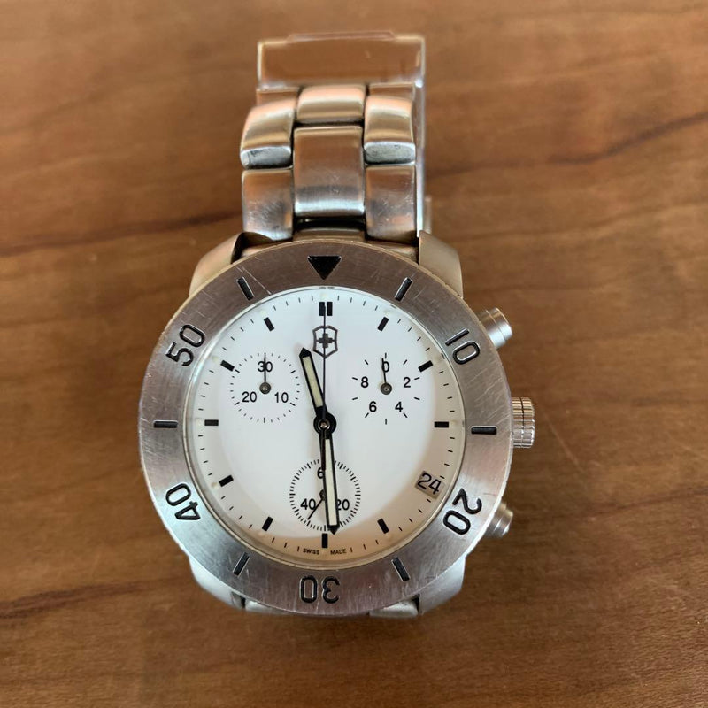 VICTORINOX V7-12 Mens Swiss Chronograph Watch 200M Water Resistant ETA G10-211