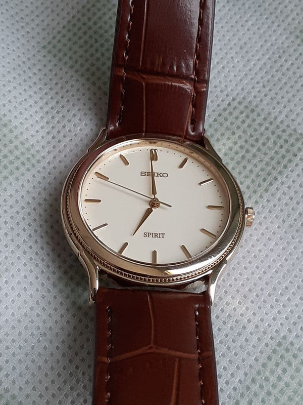 SEIKO SPIRIT Analog Quartz Gold Tone Case White Dial Brown Leather Band