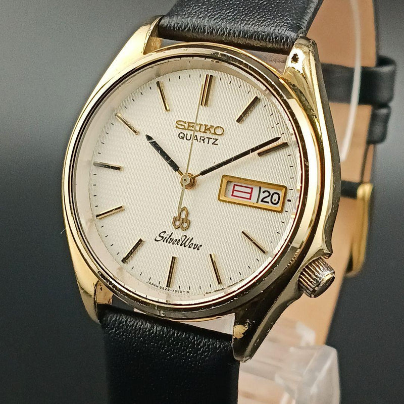 SEIKO SilverWave 8229-7050 Quartz Stainless Steel Gold Tone 35mm Day Date 1981
