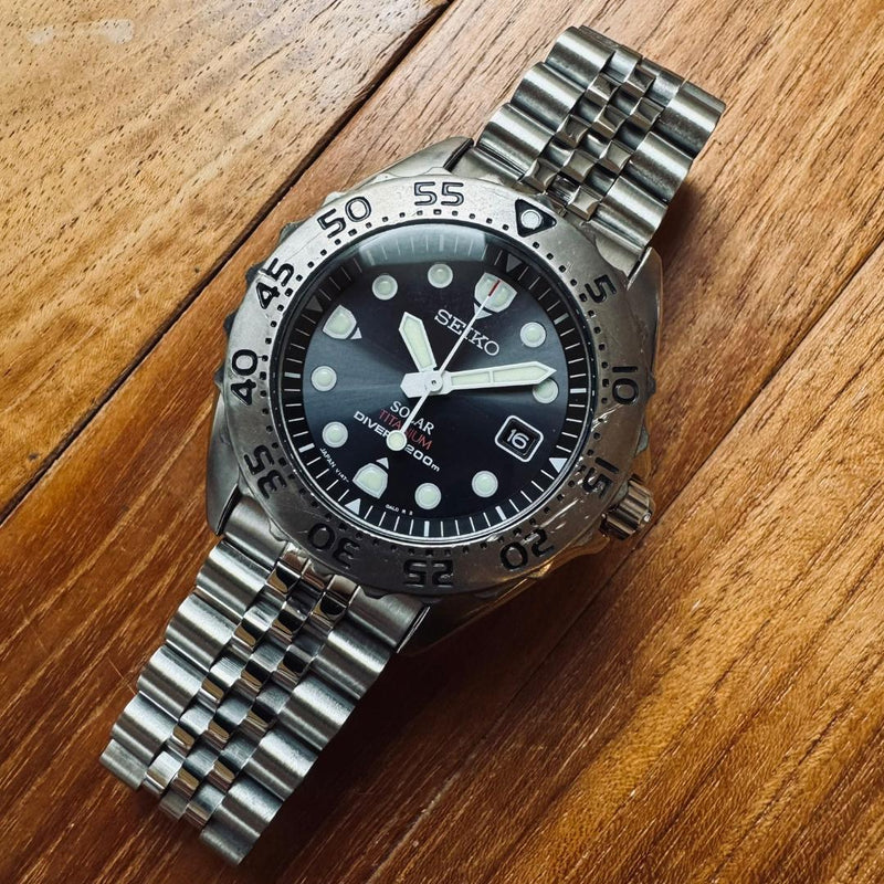 SEIKO V147-0AG0 Solar Divers Watch Titanium 41mm Black Dial 200m Jubilee