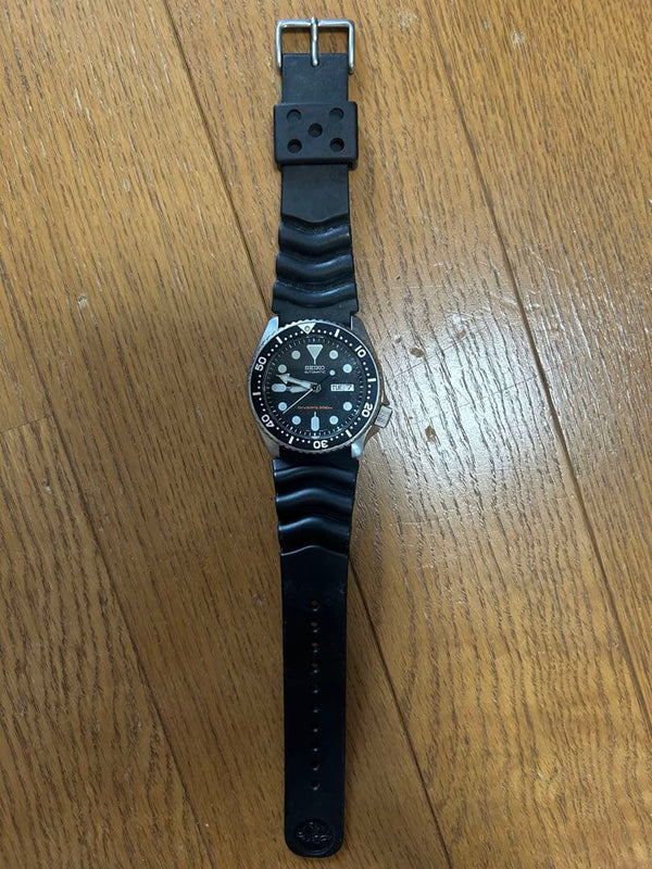 SEIKO Automatic Divers Watch Black Dial Rubber Band 200m Water Resistant
