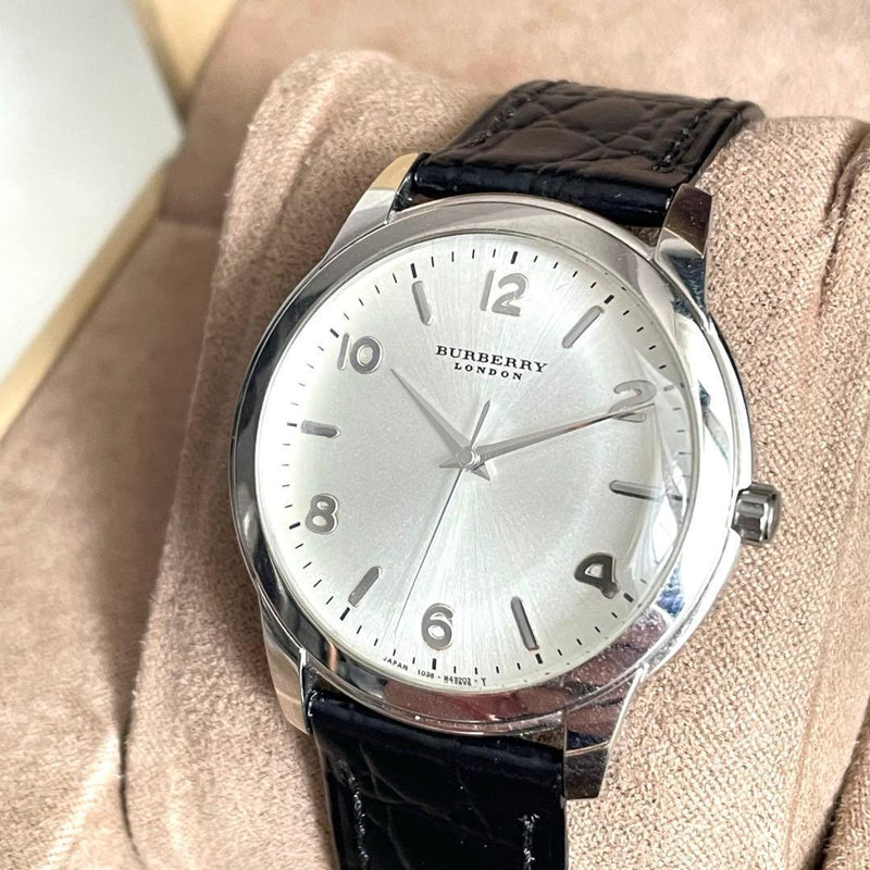 Burberry Quartz Movement Domed Crystal Black Leather Watch Genuine Buckle