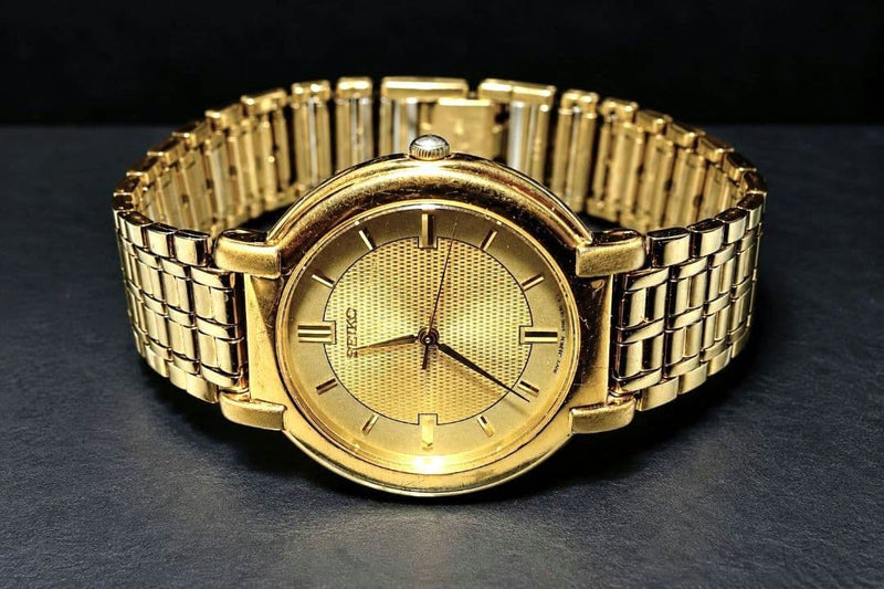 SEIKO Mens Analog Quartz Gold 35mm Water Resistant Watch V701-1761 R1