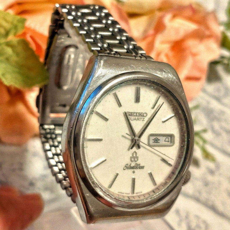 Seiko SilverWave Mens Quartz Watch Silver Dial Vertical Day-Date Screw Down
