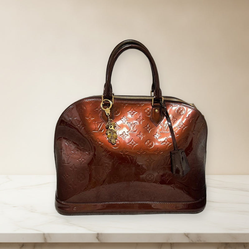 Louis Vuitton Vernis Handbag Reddish-purple Charm Attached