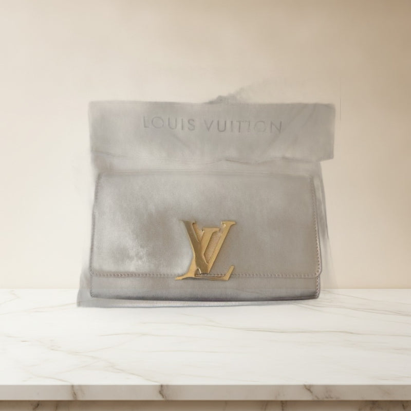Louis Vuitton Handbag Gold Lv Logo Hardware