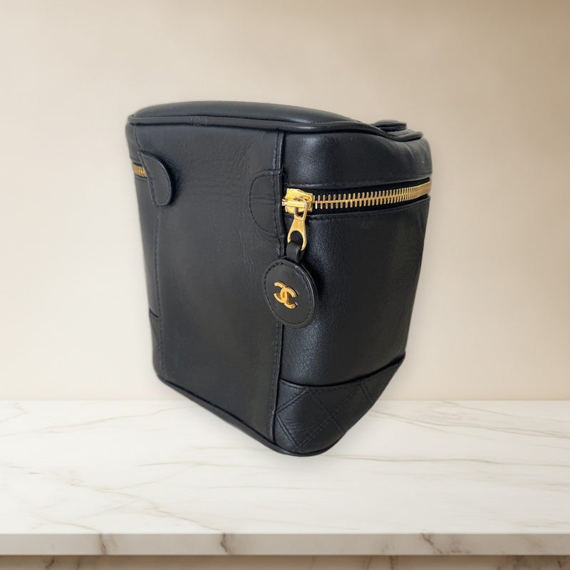 Chanel Quilted Leather Handbag Shoulder Bag Black Gold Zipper