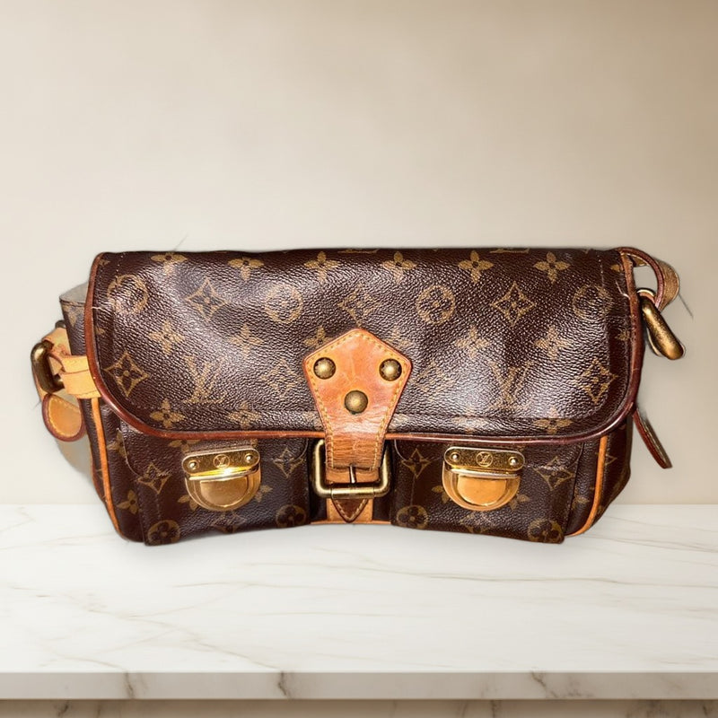 Louis Vuitton Hudson Pm Shoulder Bag Monogram Canvas Leather Gold Hardware