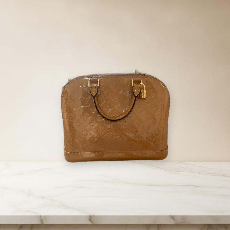 Louis Vuitton Alma Handbag Enamel Patent Leather Beige Pink-beige Gold Hardware